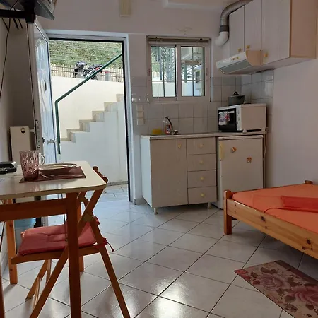 ανεξάρτητη γκαρσονιέρα κοντά στο κέντρο της πάτρας * Patras