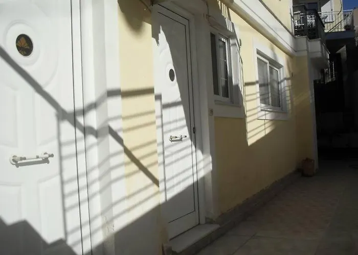 ανεξάρτητη γκαρσονιέρα κοντά στο κέντρο της πάτρας Apartamento