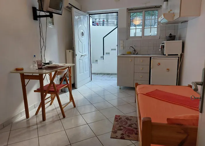 ανεξάρτητη γκαρσονιέρα κοντά στο κέντρο της πάτρας *